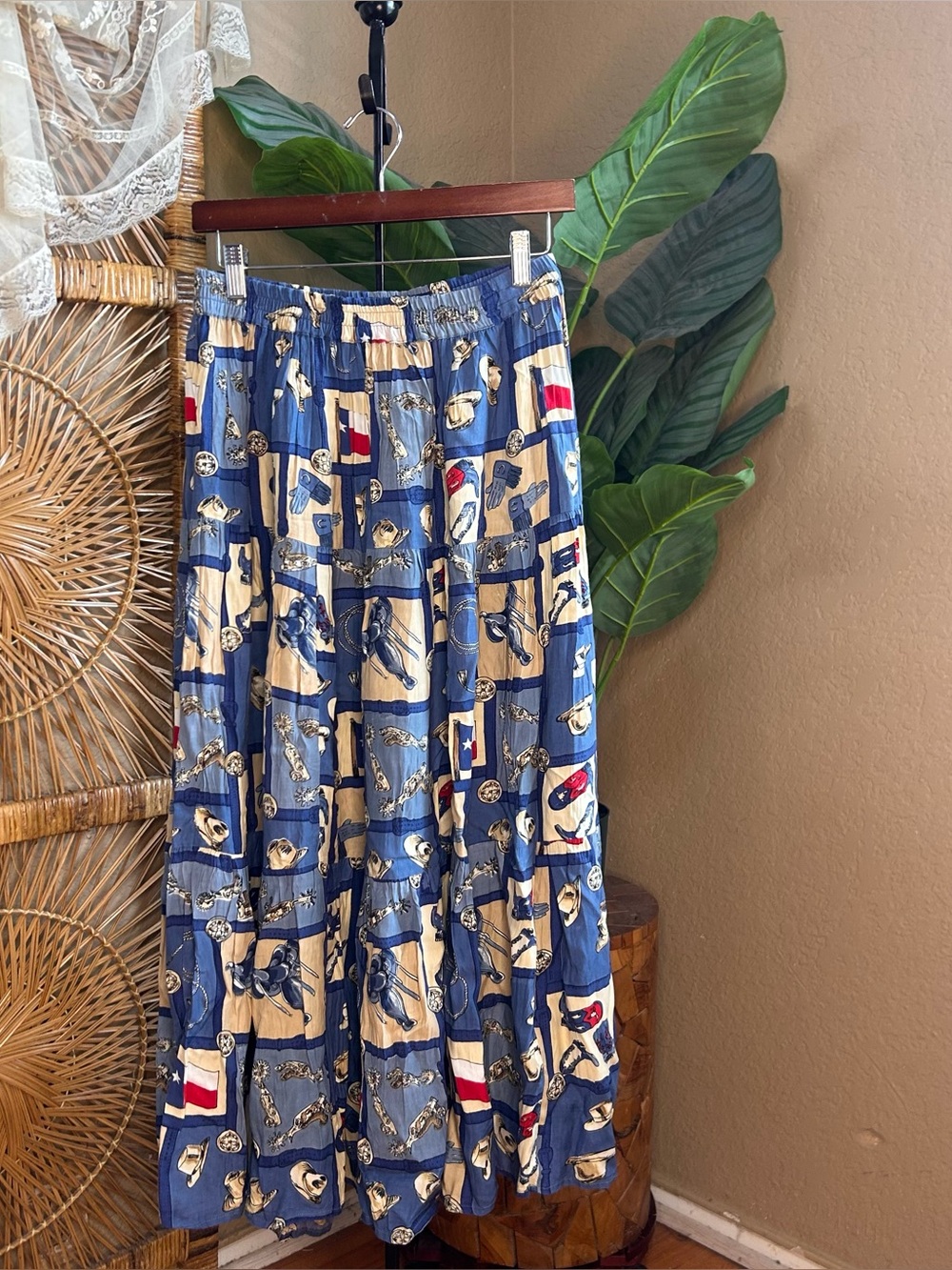 Broom Maxi Skirt with Western details Boots Spurs Hats Saddles size medium